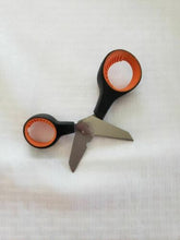 Load image into Gallery viewer, South Bend Fishing Stainless Steel Serrated Braid Scissors